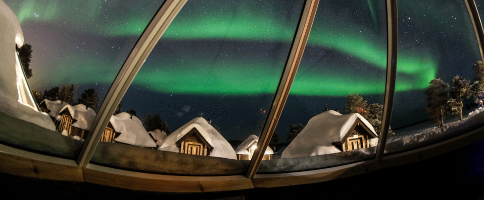 Aurores boréales en Laponie suédoise depuis un igloo