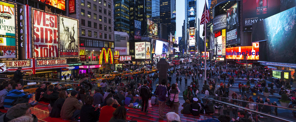 Les célebres marches rouges de Times Square, New York