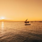 Coucher de soleil en Tanzanie, bateaux et mer
