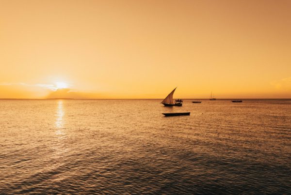 Coucher de soleil en Tanzanie, bateaux et mer