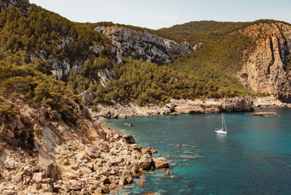 Ibiza, plage, met et bateau