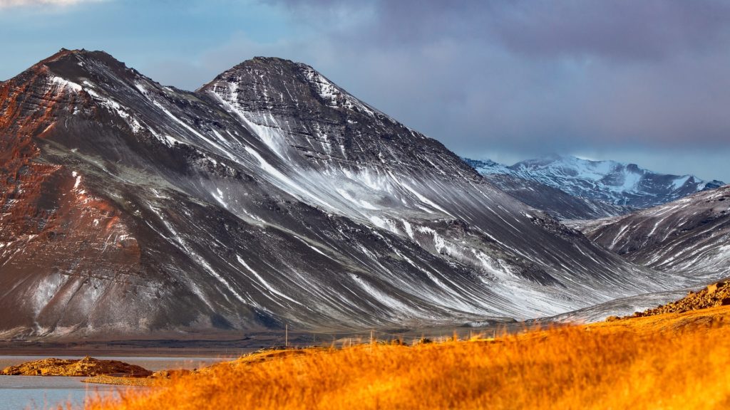 Islande, montagne et neige