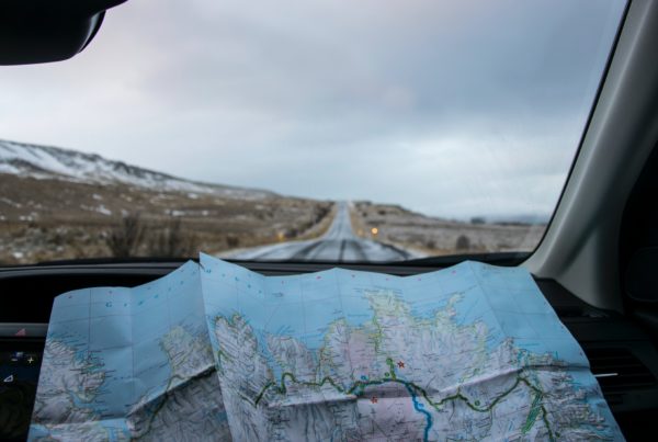 Partir seul, plan en voiture