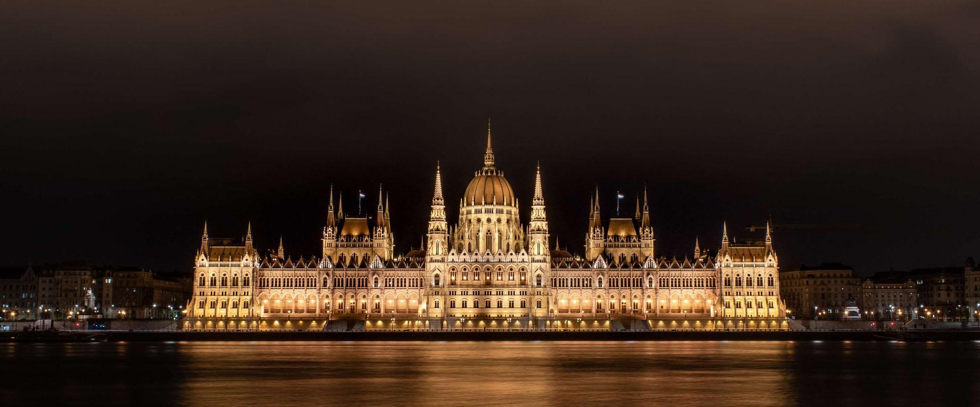 Parlement hongrois de nuit