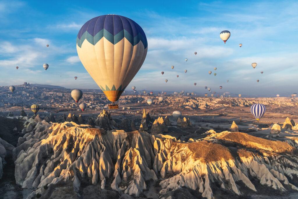 Montgolfière dans les airs, en Turquie