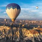 Montgolfière dans les airs, en Turquie