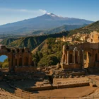 Théâtre antique de Taormine avec vue sur l’Etna