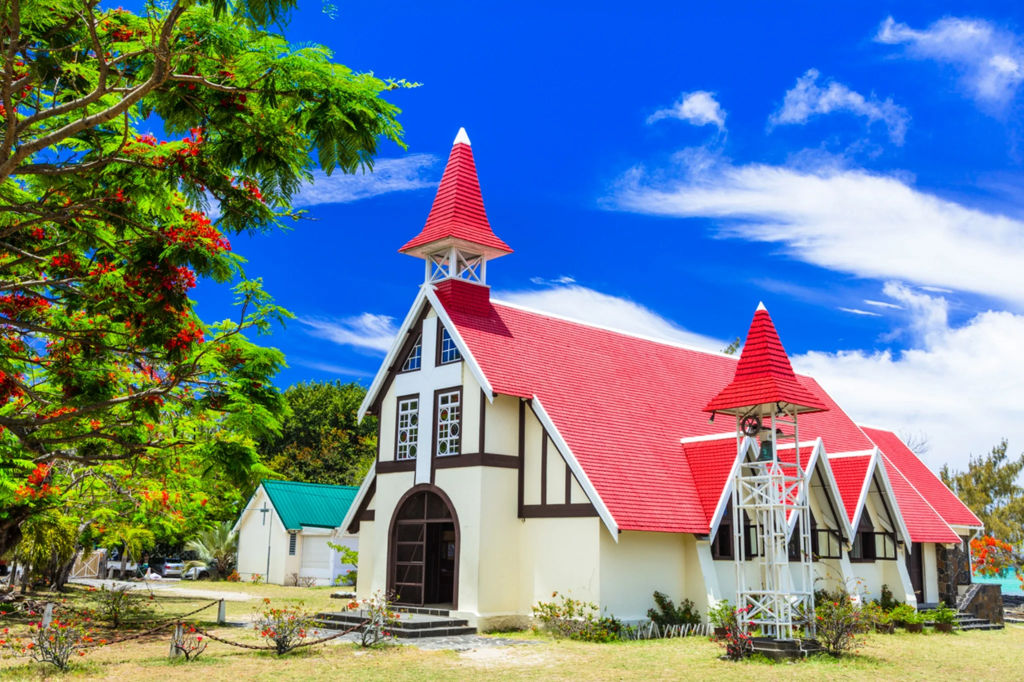 Église au toit rouge de Cap Malheureux, site emblématique du nord de l’île Maurice